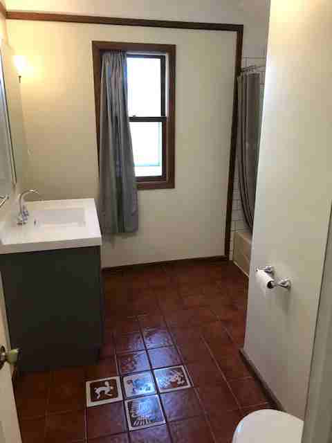 1606 Saint Clair Ave - Photo 3 of 10