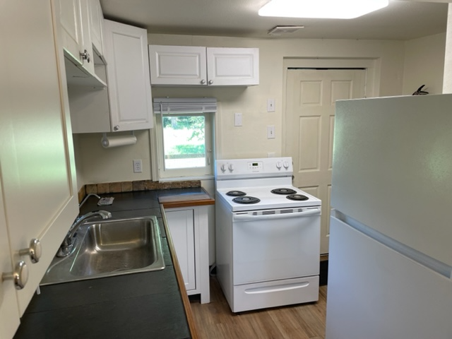 20701 Crescent Lake Rd - Photo 4 of 16