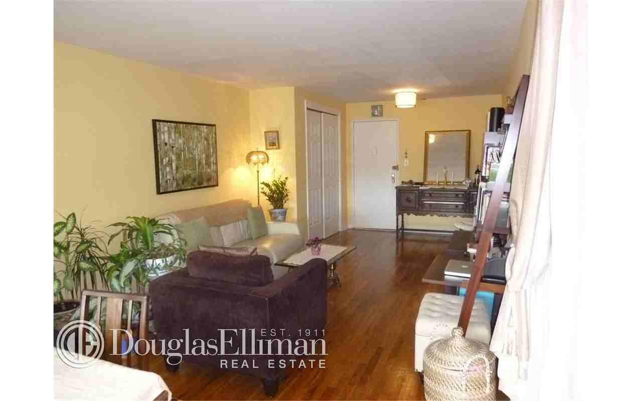 599 E 7th St #6G - Photo 2 of 5