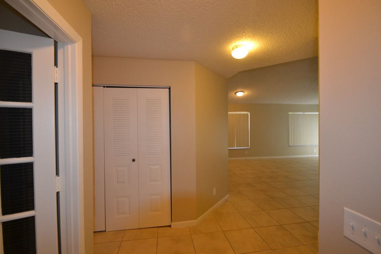 2722 Arborwood Rd - Photo 2 of 13