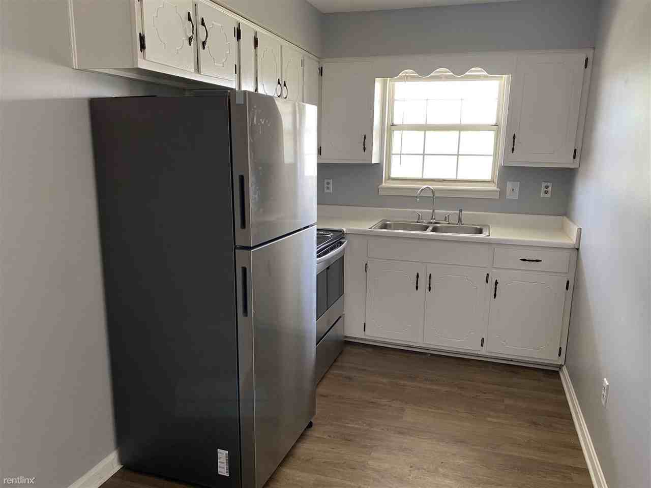 354 Shelby Ave 6, Radcliff, KY 40160 1 Bedroom House for 725/month