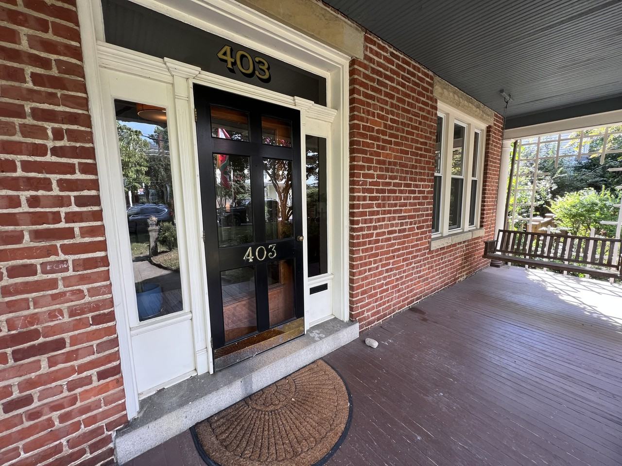 403 W 33rd St - Photo 2 of 34