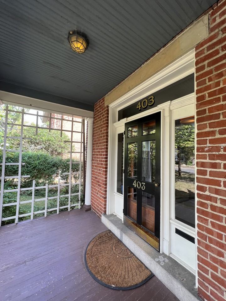 403 W 33rd St - Photo 3 of 34