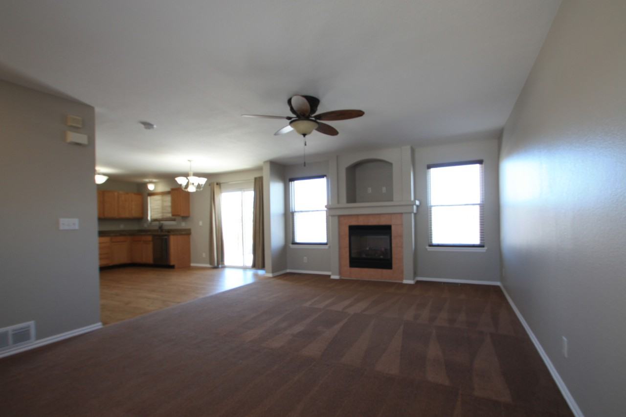 18929 E Linvale Pl - Photo 7 of 12