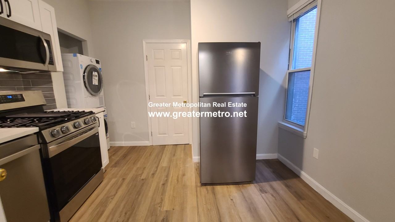 9 Noyes Pl #2 - Photo 3 of 22