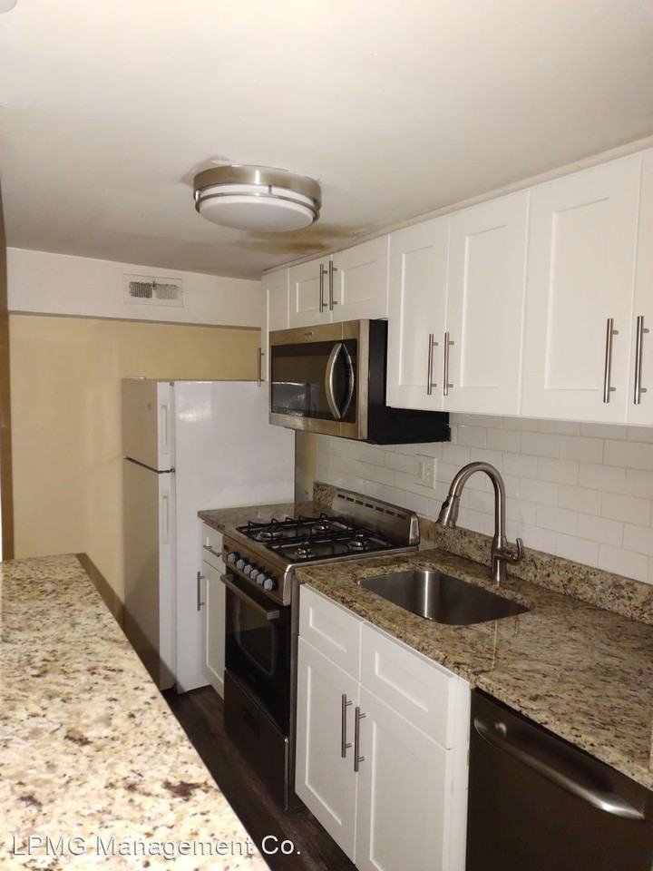 1214 Waverly Walkway - Photo 2 of 12