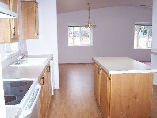 96 Short St - Photo 3 of 6