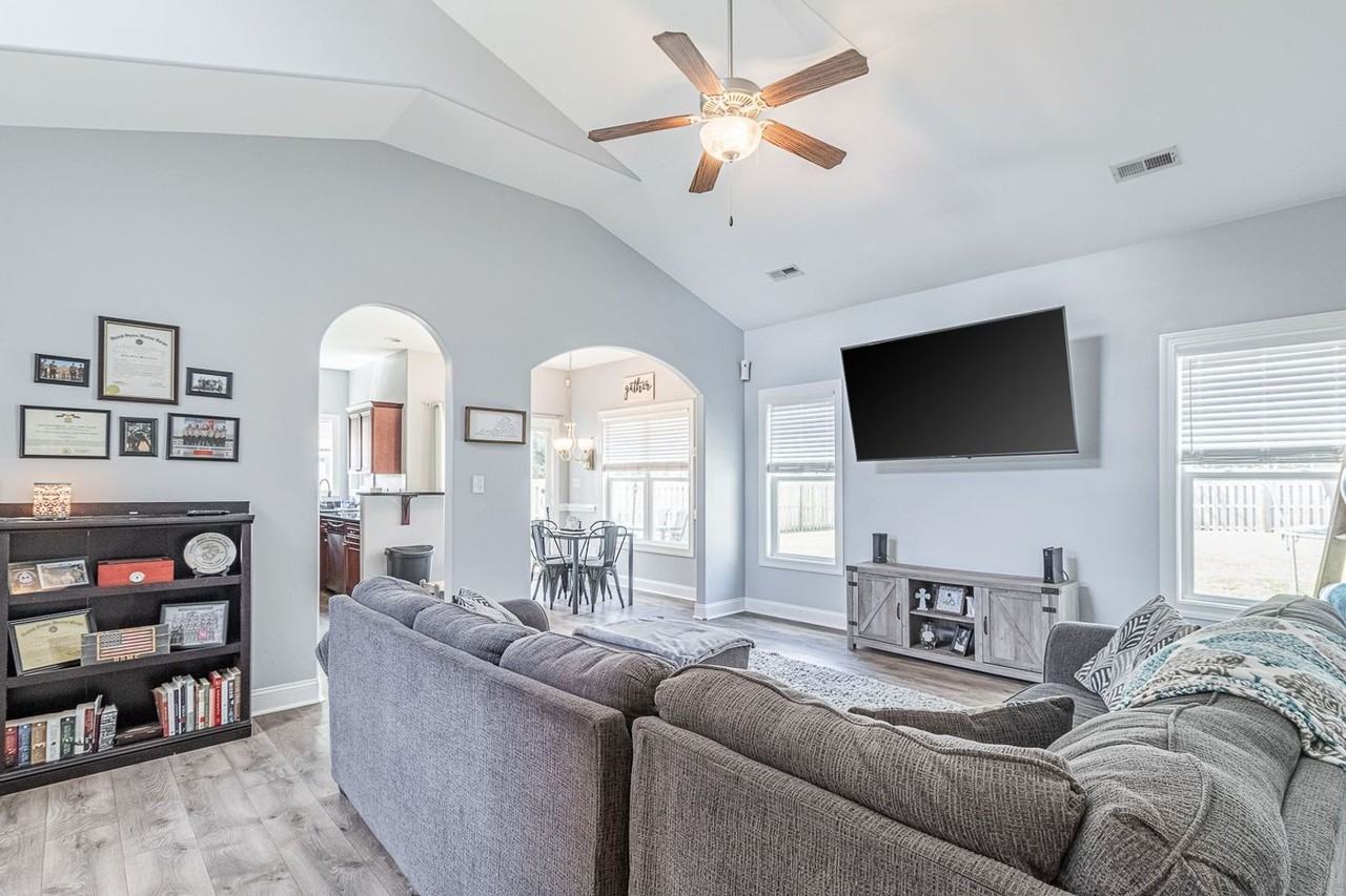 215 Silver Hills Drive - Photo 3 of 8