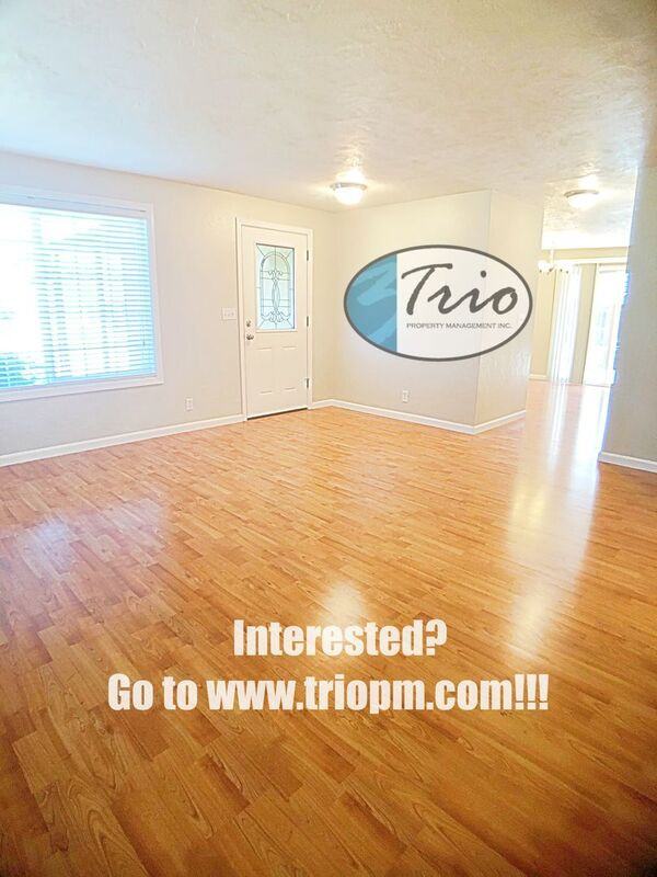 3323 Honeywood St - Photo 3 of 20