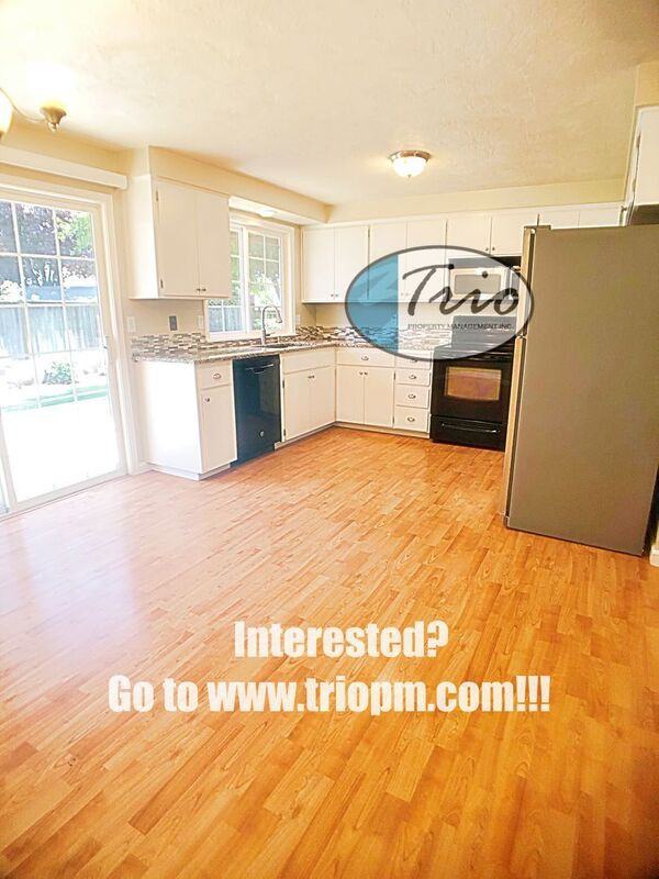 3323 Honeywood St - Photo 4 of 20