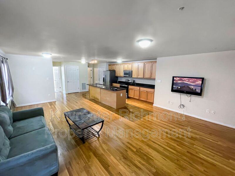 3219 Ellwood Ave #A - Photo 2 of 10