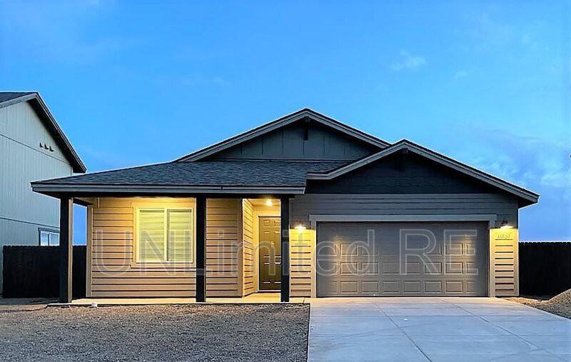 11851 Pegasus Rd - Photo 3 of 24