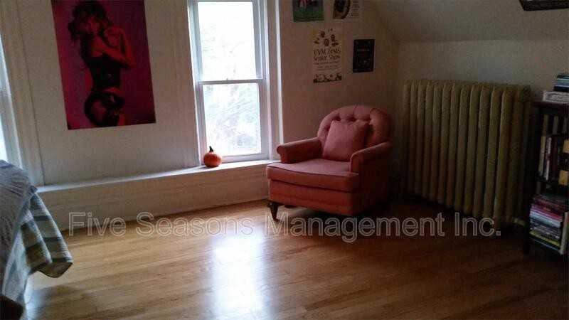 122 Buell St - Photo 2 of 8
