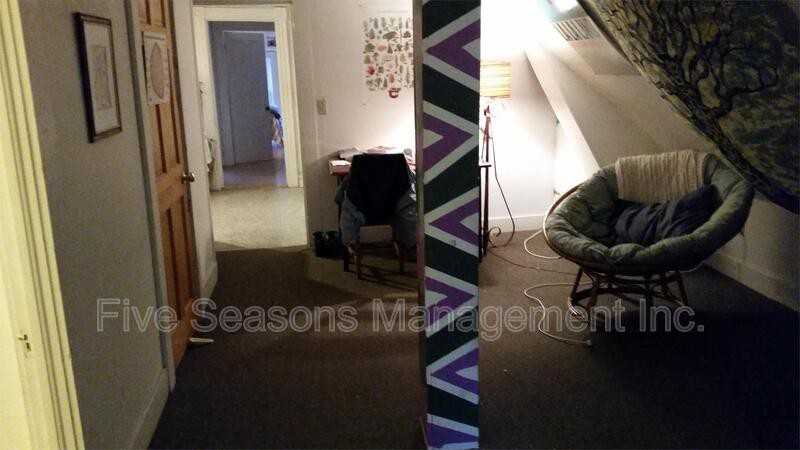 122 Buell St - Photo 4 of 8