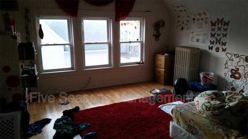 122 Buell St - Photo 5 of 8