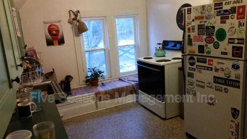 122 Buell St - Photo 6 of 8
