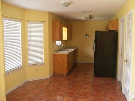 100 Bamboo Dr - Photo 3 of 9