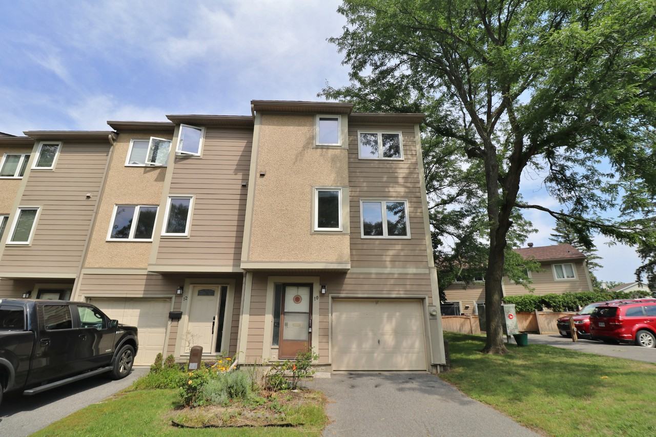 10 Peary Way Apartments in Katimavik Hazeldean, Ottawa, ON K2L 1Z8