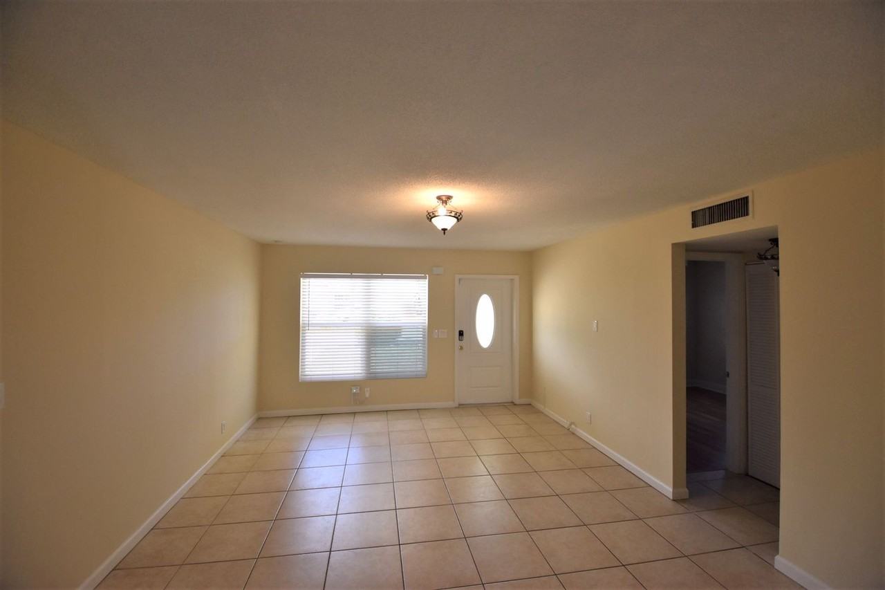 3310 Nw 67th St - Photo 3 of 19