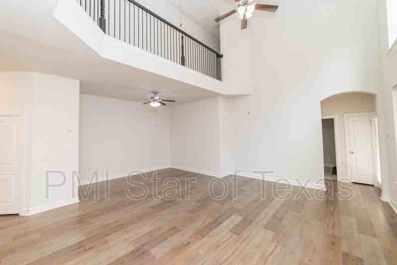 6836 Prompton Bnd - Photo 7 of 31