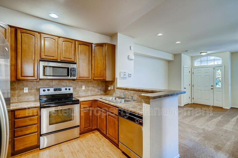 1416 Turnberry Pl - Photo 2 of 14