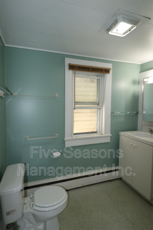 128 N Winooski Ave #130 - Photo 3 of 8