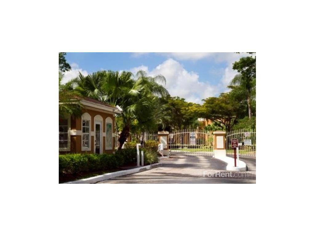 Emerald Palms - Photo 2 of 3