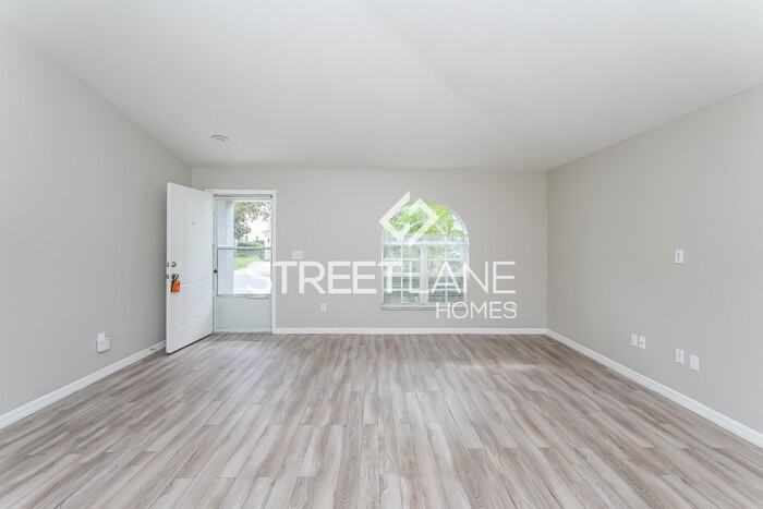 12725 Adventure Dr - Photo 2 of 15