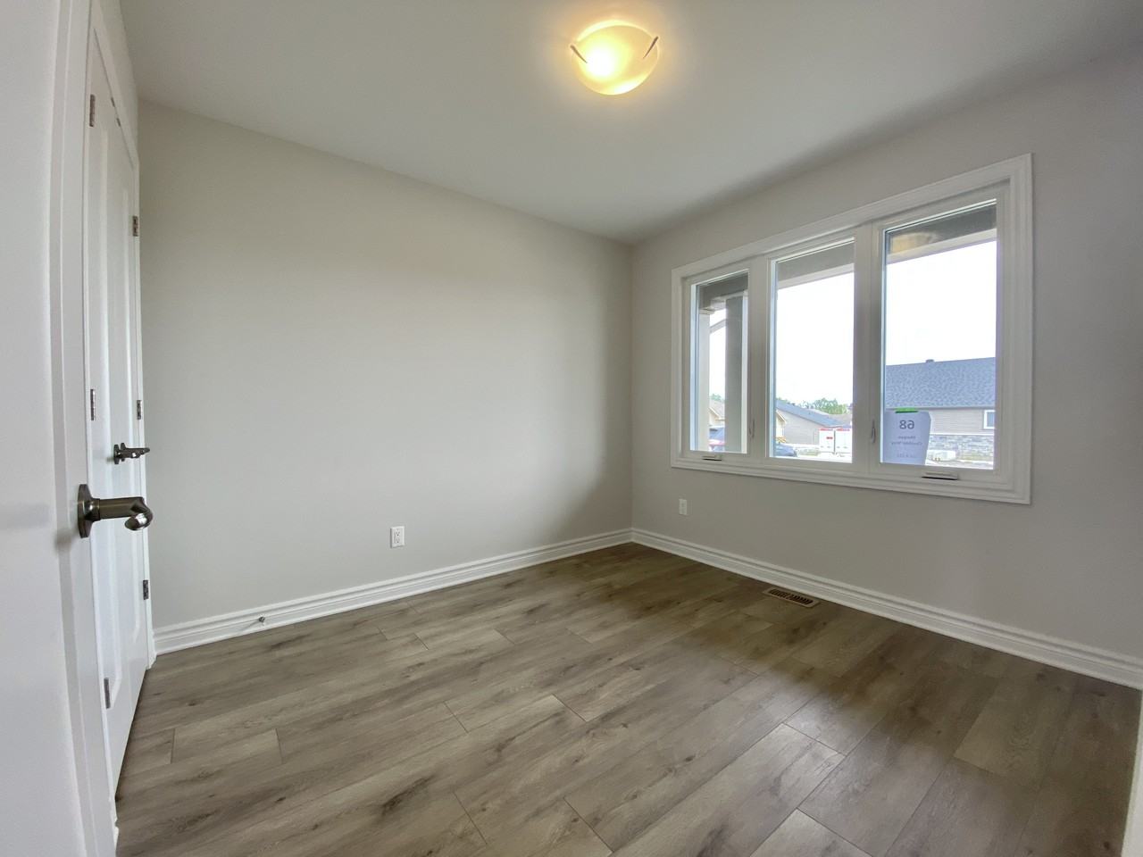 362 Madawaska Boulevard - Photo 3 of 15