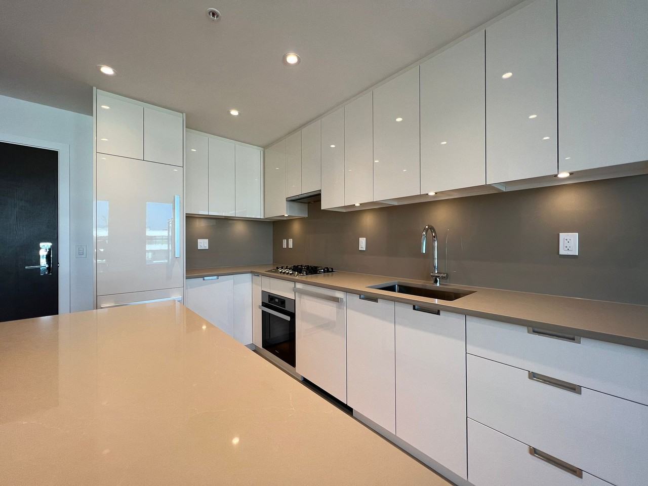 6328 Cambie Street #703 - Photo 6 of 15