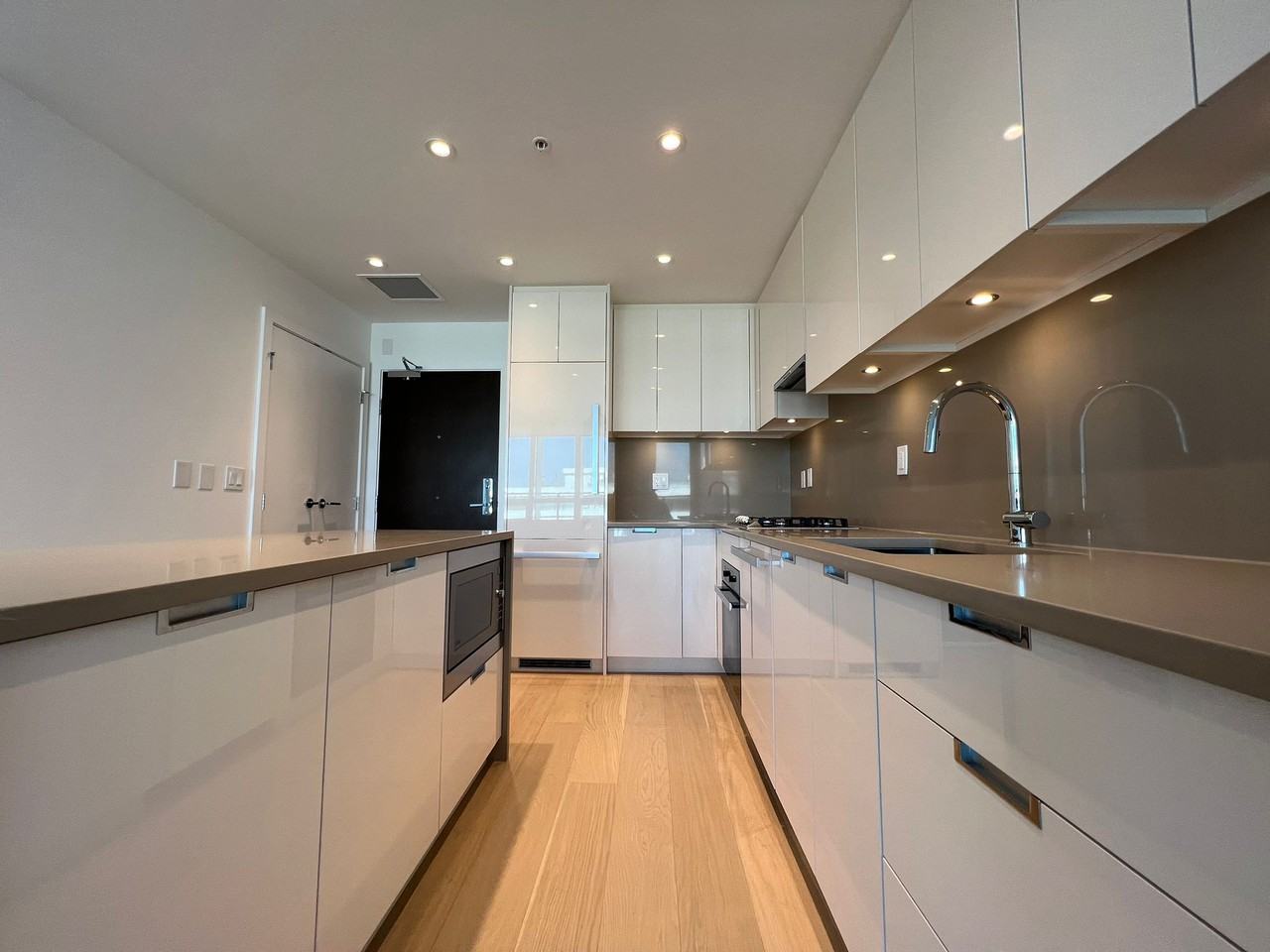 6328 Cambie Street #703 - Photo 5 of 15