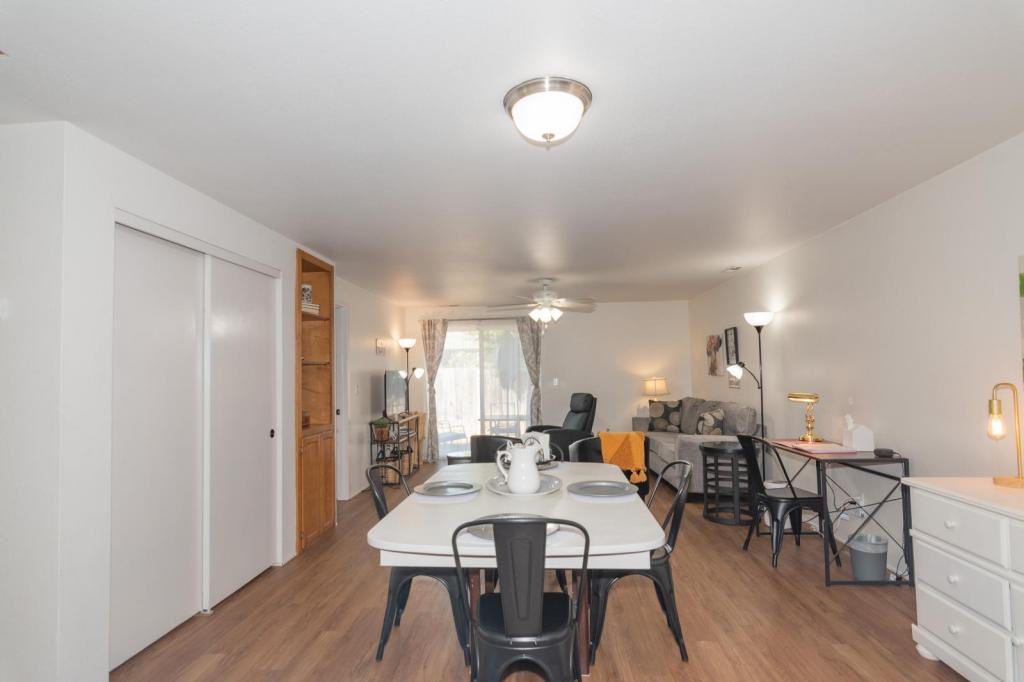 565 Primrose Dr - Photo 5 of 41