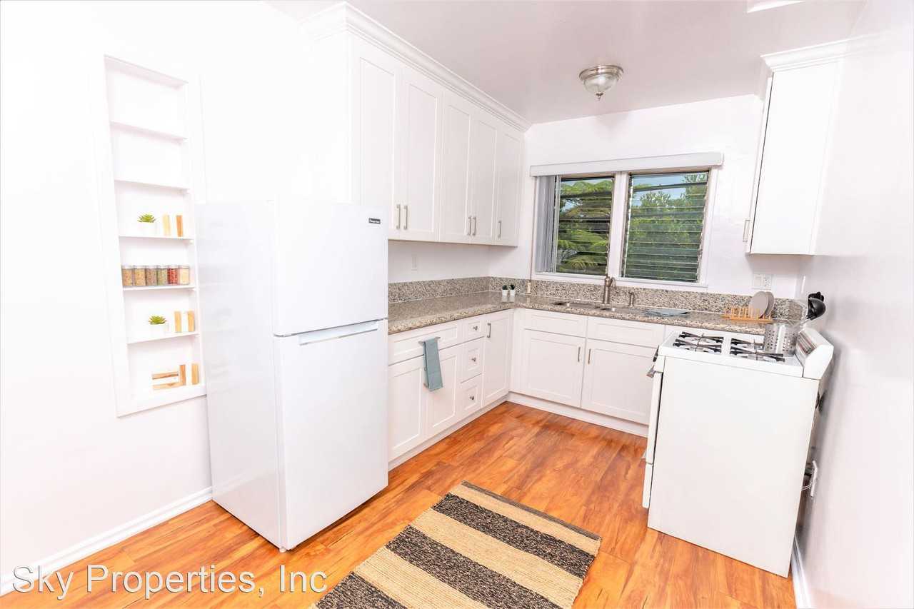 212 S. Reeves Drive - Photo 3 of 22