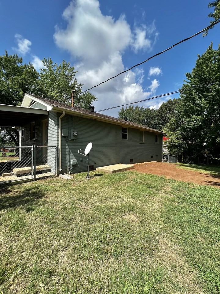 206 Orleans Dr - Photo 2 of 20