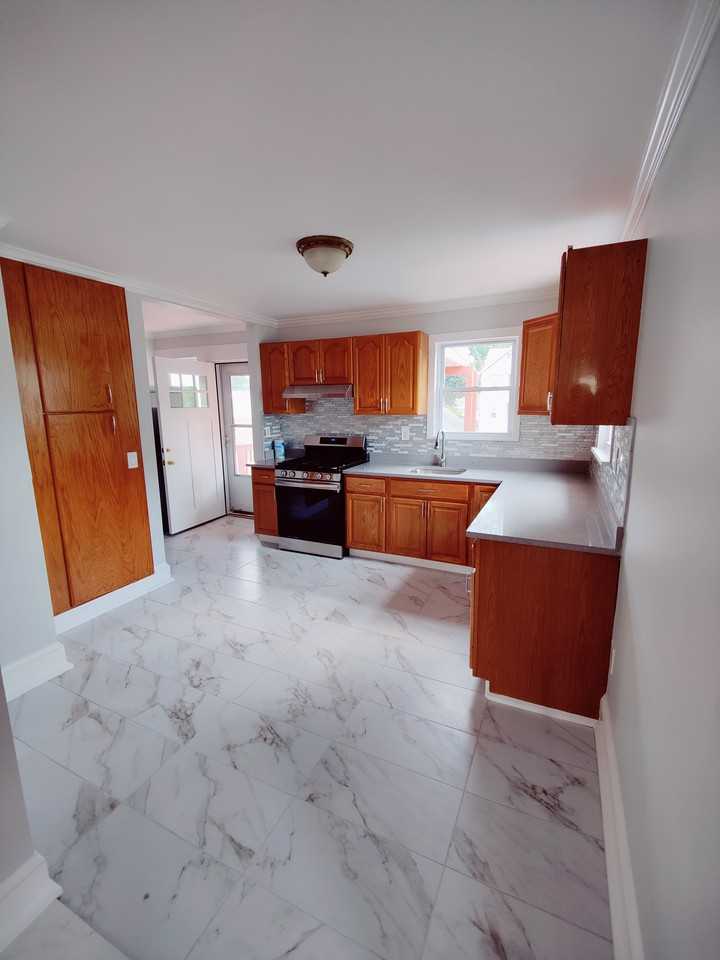 67 Warren St #2 - Photo 3 of 17
