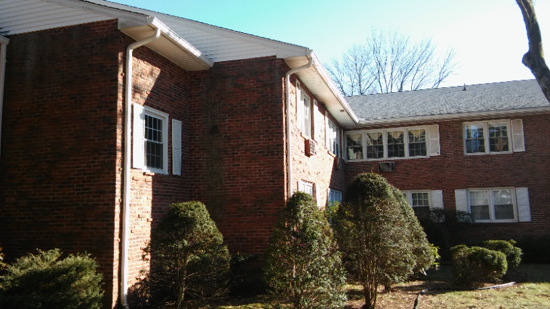 100 100 - 200 Laura Lane - Photo 2 of 10