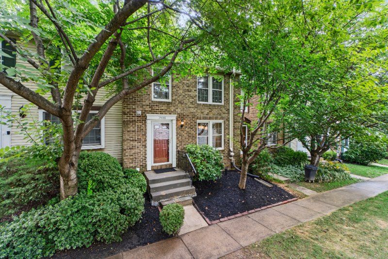 7935 Tyson Oaks Cir - Photo 3 of 19