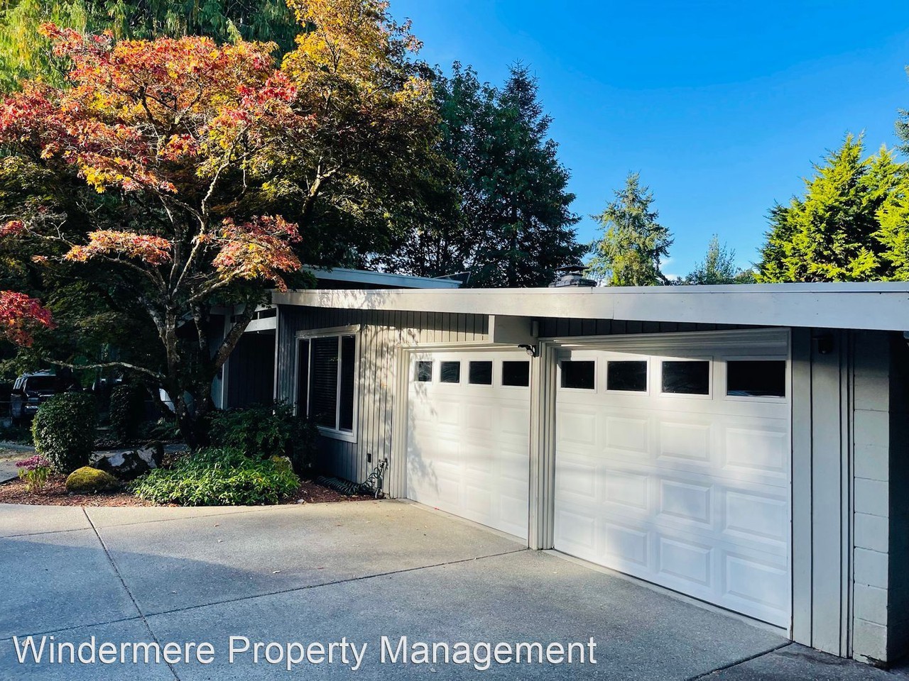 5311 Lynwood Center Rd Ne - Photo 2 of 21