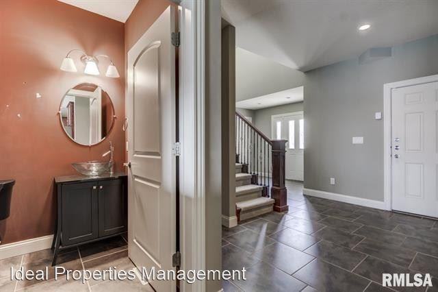 311 Harbor Point Pl - Photo 3 of 12