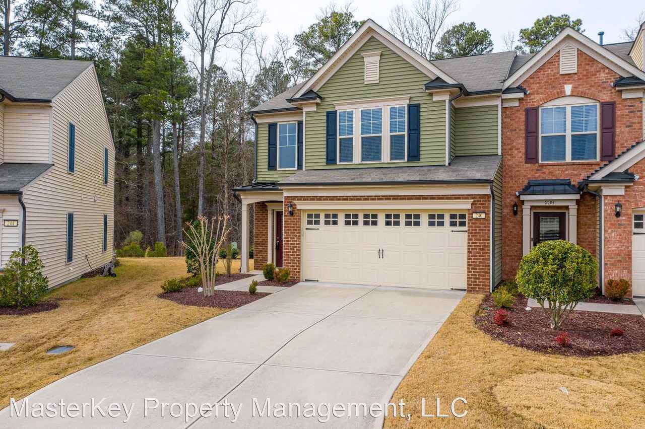 240 Lynchwick Ln - Photo 3 of 32