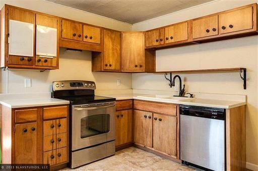 325 Spruce St - Photo 2 of 16