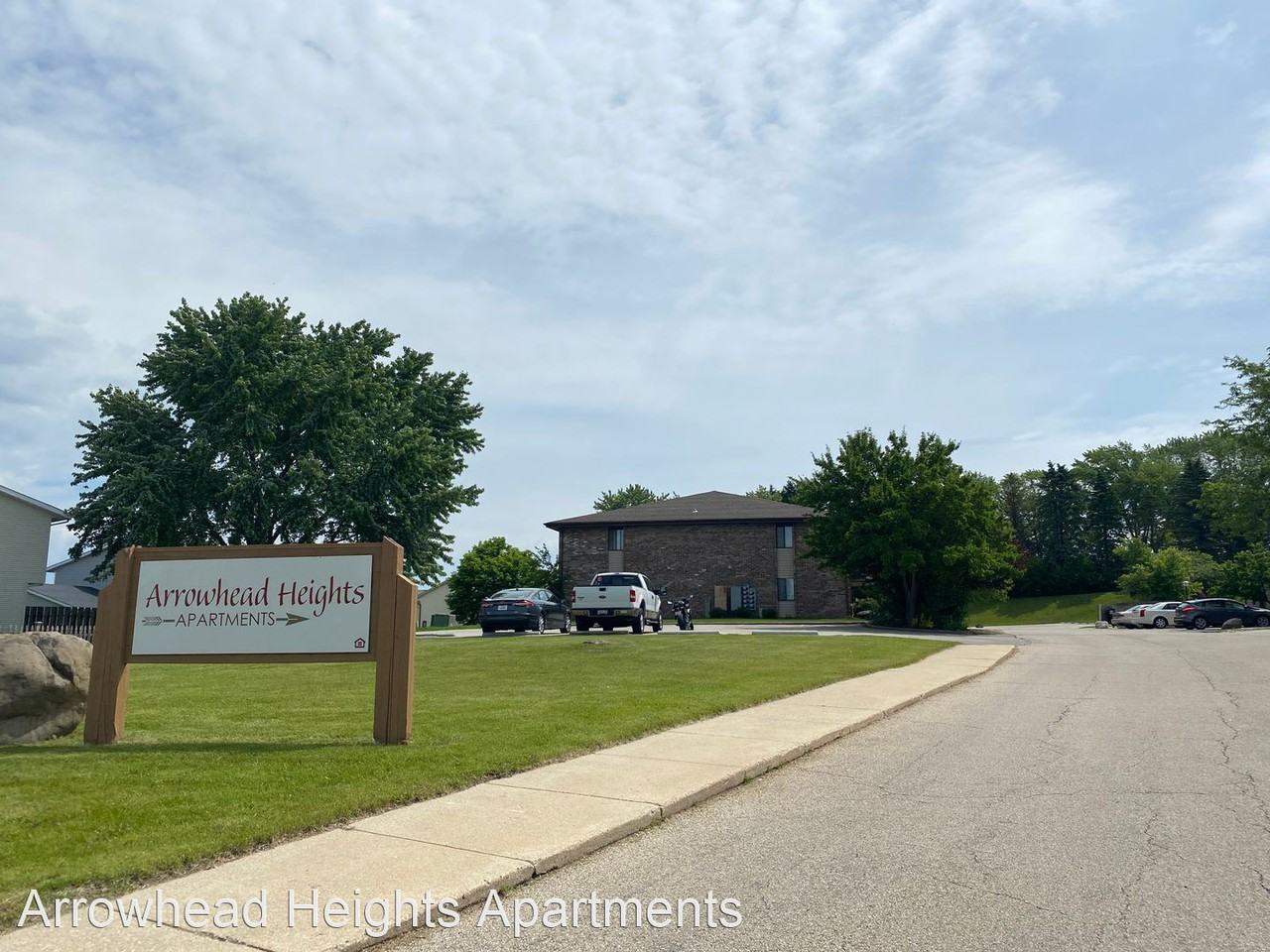 Arrowhead Heights Apartments 1577 Honeysuckle Rd, Hartford, WI 53027 Zumper