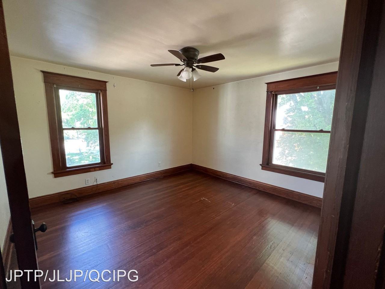 710-712 43rd Street - Photo 3 of 18