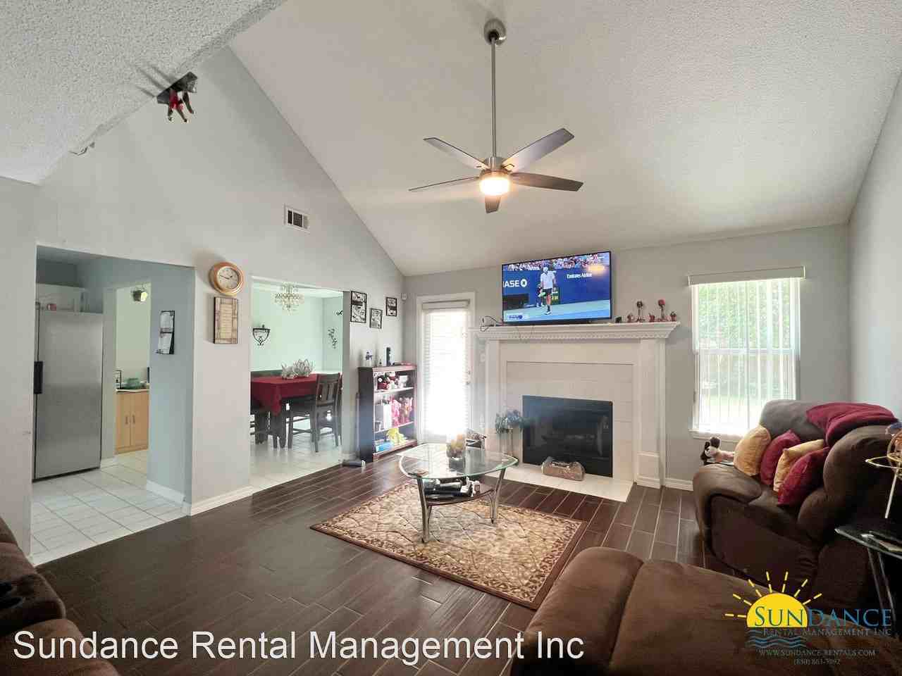 501 E Timberlake Dr - Photo 3 of 18