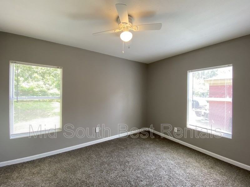 2300 Poe Ave - Photo 4 of 6