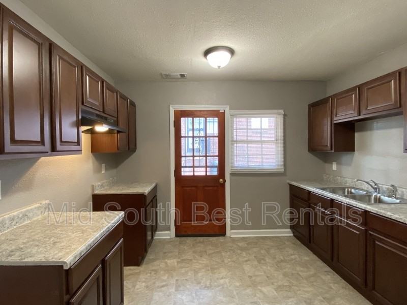 2302 Poe Ave - Photo 3 of 7