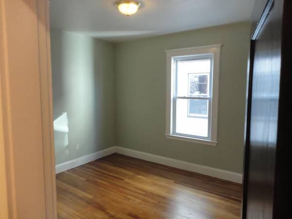 93 Nightingale St #2 - Photo 3 of 13