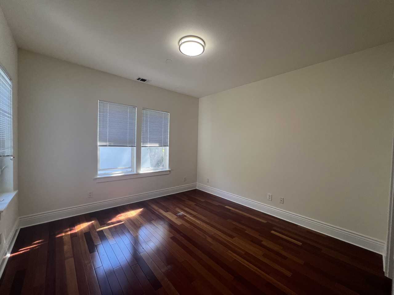 523 D St - Photo 3 of 13