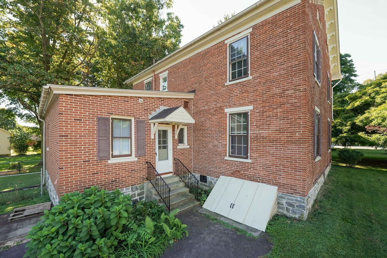 3185 Lincoln Hwy E - Photo 2 of 15