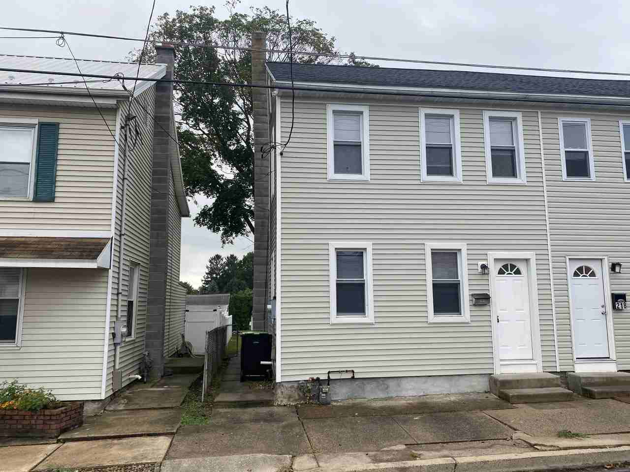 216 W Carpenter Ave - Photo 2 of 12